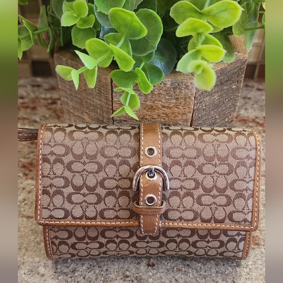 Brown Patterned Wallet - Picture 1 of 6